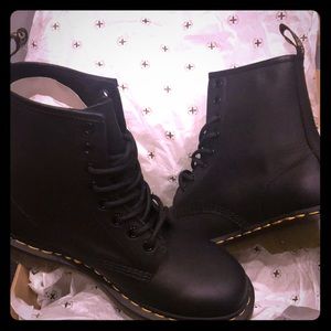 Dr Martens style 1460 black color (Greasy)